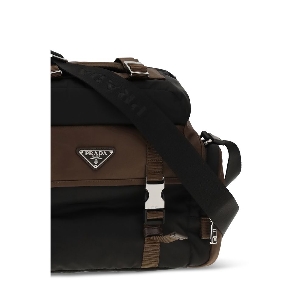 Prada Schultertasche aus recyceltem Polyamid in Braun